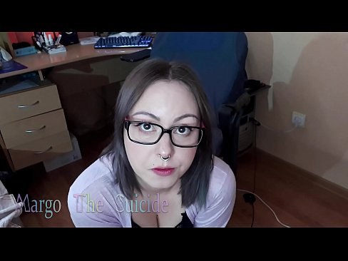 ❤️ Gadis Seksi Berkaca Mata Menghisap Dildo Dalam-dalam pada Kamera Video persetan  pada kami ❌