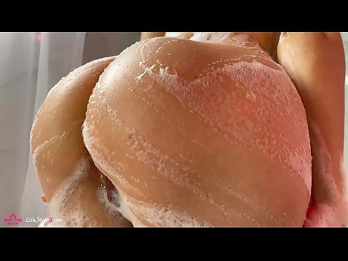 ❤️ Si rambut coklat Melancap Faraj dengan Vibrator hingga Orgasme Intens dalam Mandi Video persetan  pada kami ❌