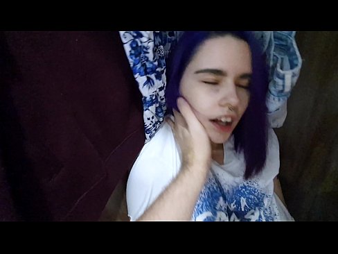 ❤️ Terjumpa adik saya di dalam almari dan membantunya merangkap Video persetan  pada kami ❌